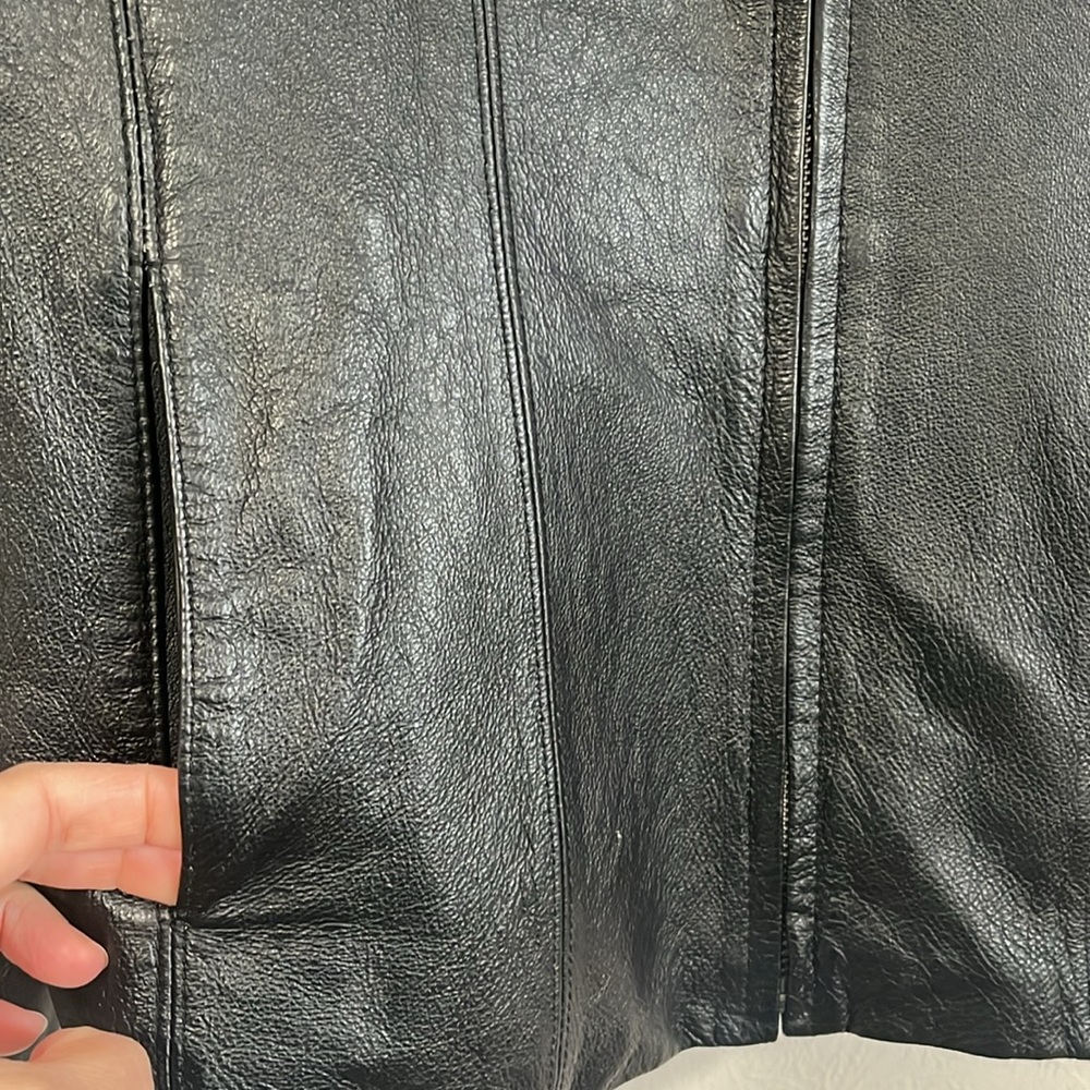 Leather jacket - Picture 2 of 6